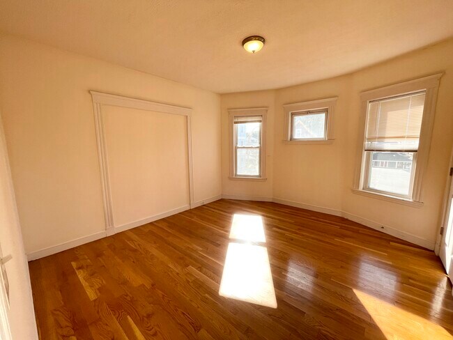 Photo - 19 Eastman St