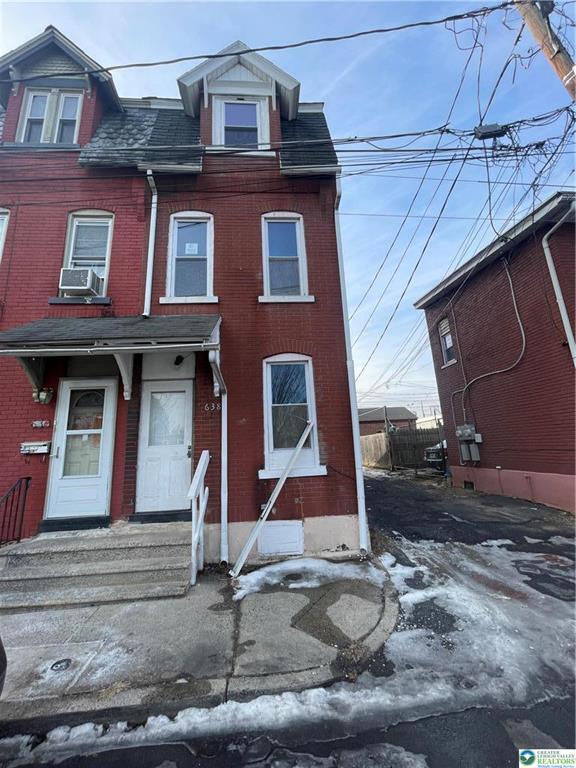 Building Photo - 638 Park St