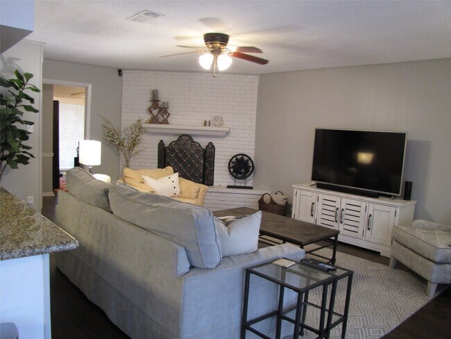 Building Photo - 7902 Meadowcroft Dr