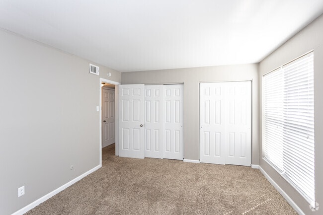 Bluemont Bedroom - Arlington Apartments