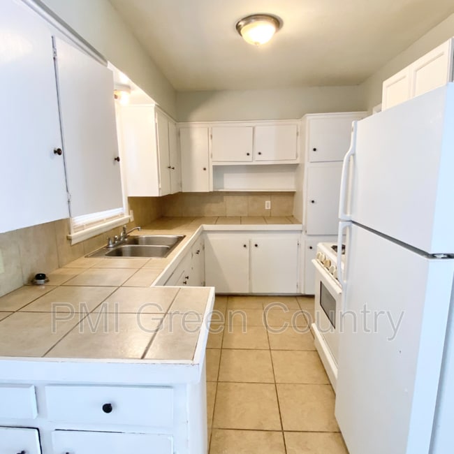 Photo - 229 E 52nd St N