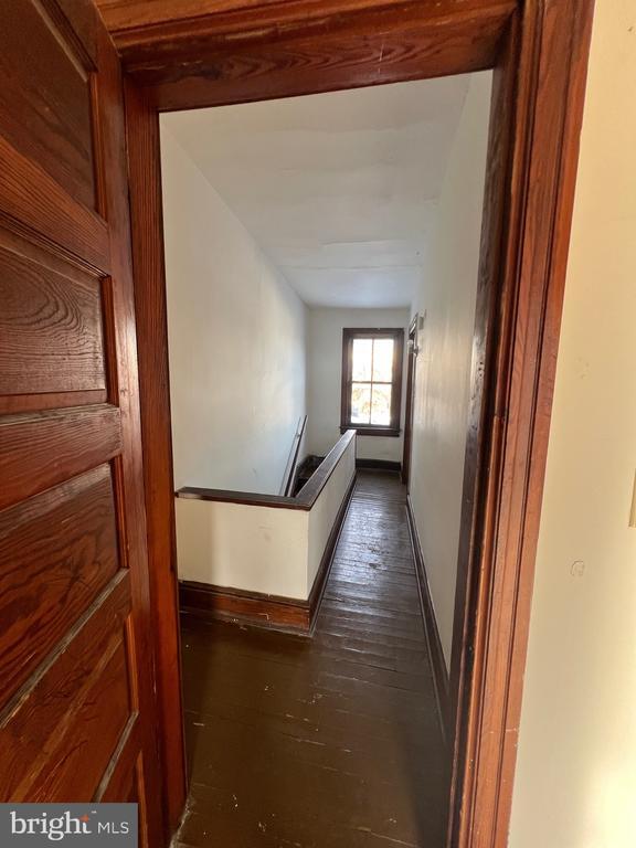 Building Photo - 347 E King St Rental