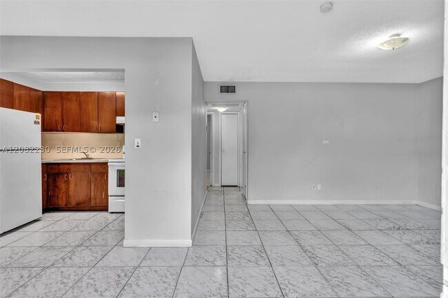 Photo - 4732 SW 33rd Ave Unit 203