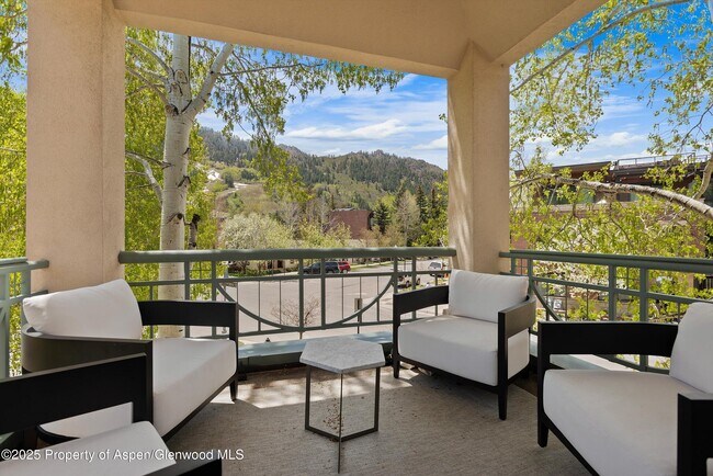 Photo - 120 S Spring St