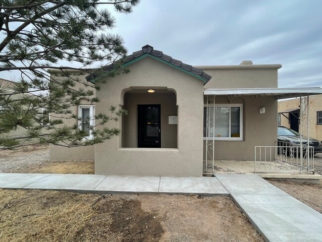 Building Photo - 405 Vassar Dr SE Rental