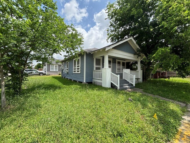 Photo - 3301 Dennis St House