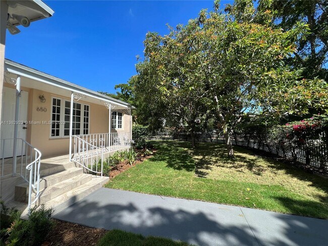 Photo - 650 SW 26th Rd