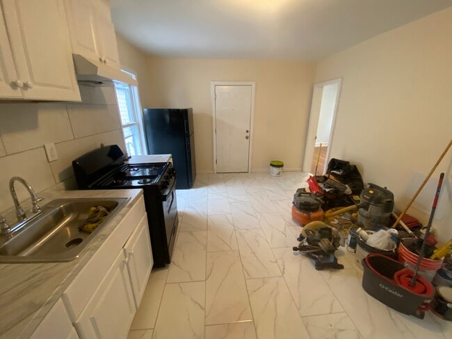 Photo - 450 Poplar St