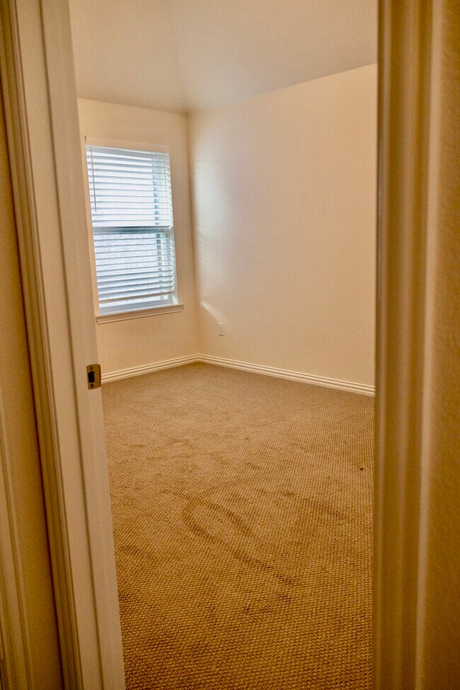 Photo - 1725 Friendship Ln