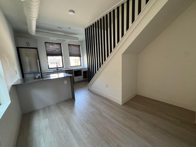 Photo - 973 E Broad St Unit 3