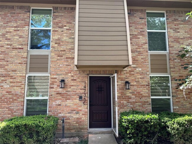 Photo - 14736 Perthshire Rd Condominio Unidad C