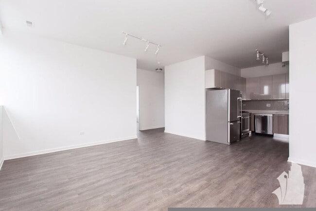 Photo - 932 W Dakin St Unit 301
