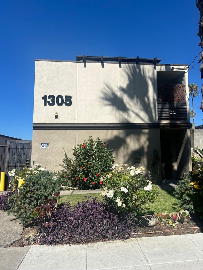 Building Photo - 278 E Washington Blvd