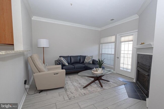 Photo - 4854 Eisenhower Ave Unidad 443