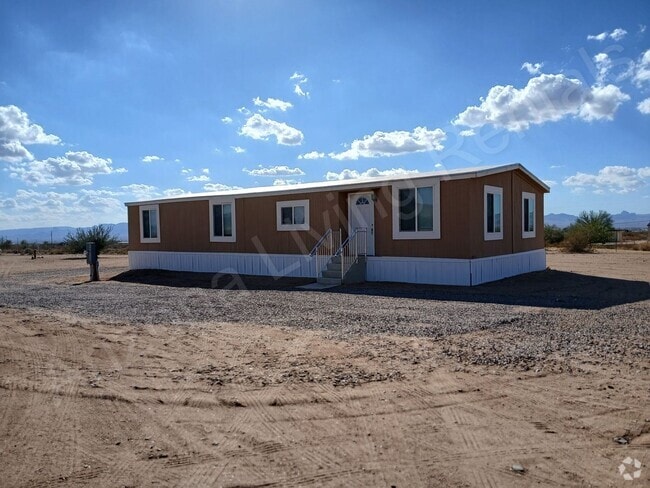 Building Photo - RENOVATED, PRIVATE & SPACIOUS HOME