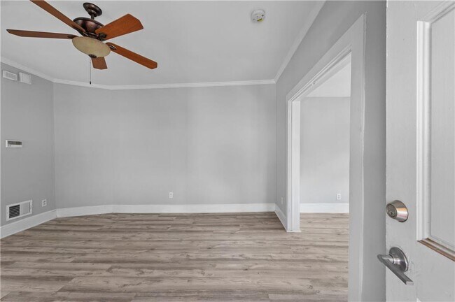 Photo - 789 Barnett St NE