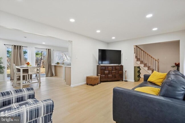 Photo - 127 Toledo Ln