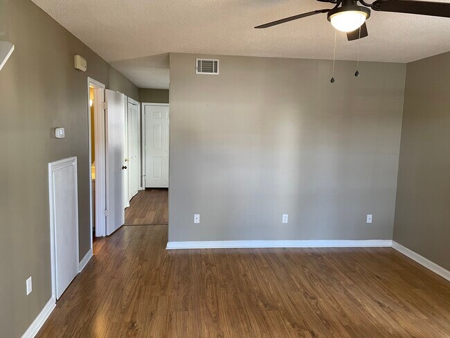 Photo - 130 Country Village Ct