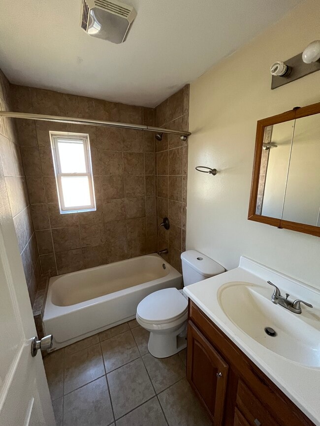 Photo - 1537 Old Lane Ave