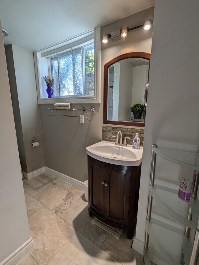 Photo - 205 Indian Grv Unit Lower