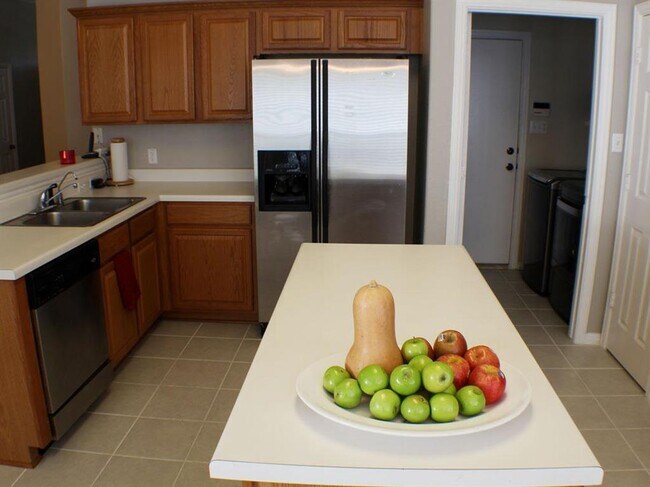 Photo - 930 Satellite View