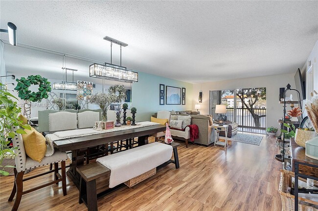 Photo - 12901 SW 15th Ct Unidad 208V