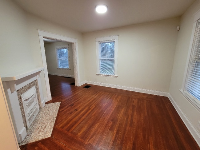 Photo - 5314 Ward St