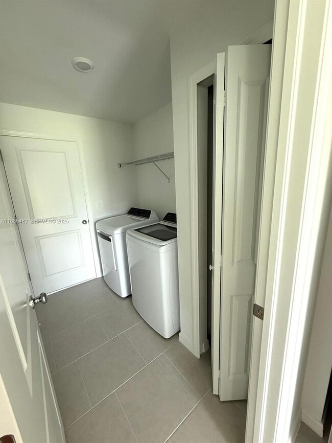 Photo - 17561 Paradiso Wy