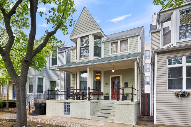 Building Photo - 3438 N Paulina St