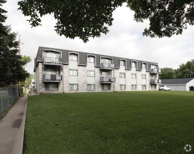 Crescent Plaza Apartments For Rent in Lincoln, NE