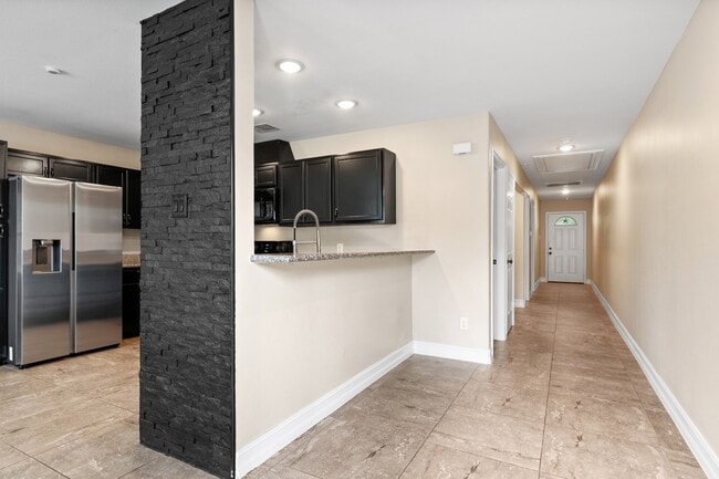 3723 Putnam Dr