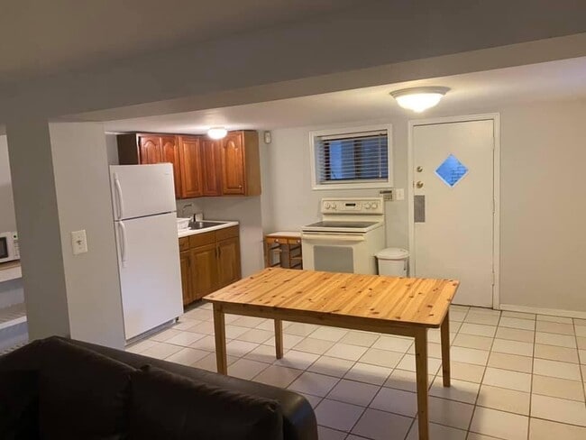 Photo - 405 Silver Spring Ave Unidad Basement apartment