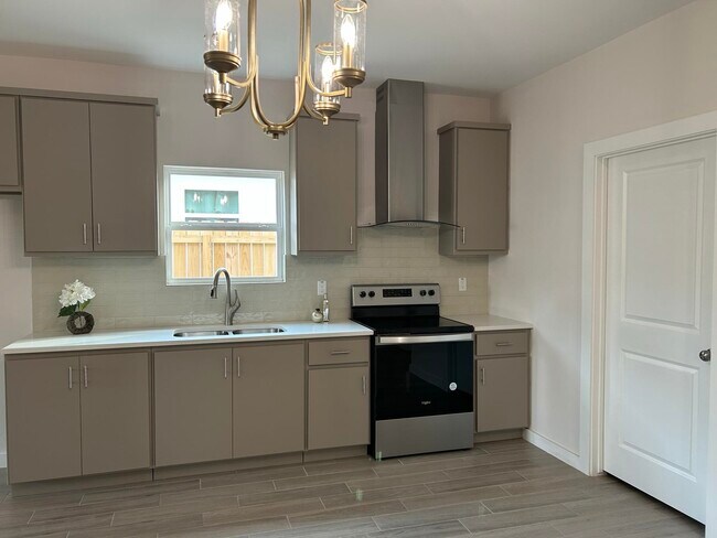 Photo - 1411 Los Estribos Dr