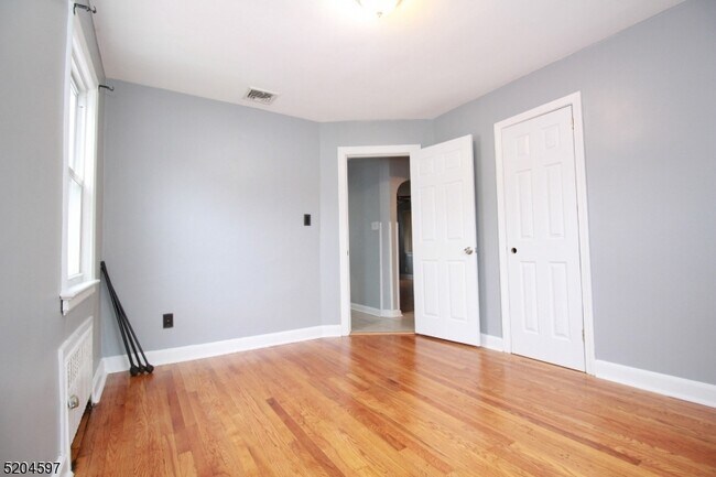 Photo - 629 Ashwood Ave