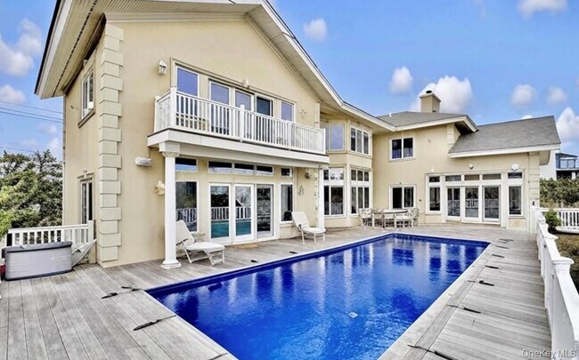 605 Dune Rd