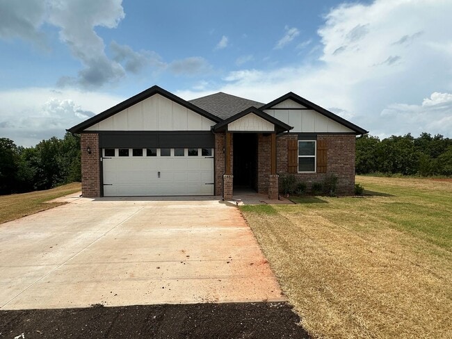 Photo - Open Floor Plan 4 Bed 2 Bath Home in Newalla on 1.31 Acre Lot!