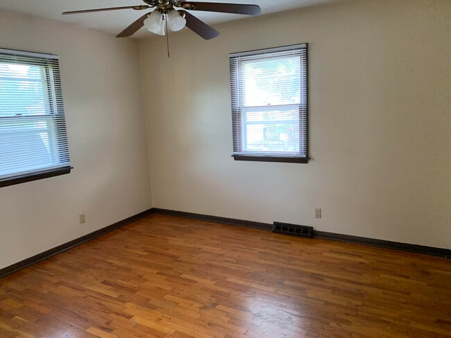 Photo - 3025 Elaine Dr NW