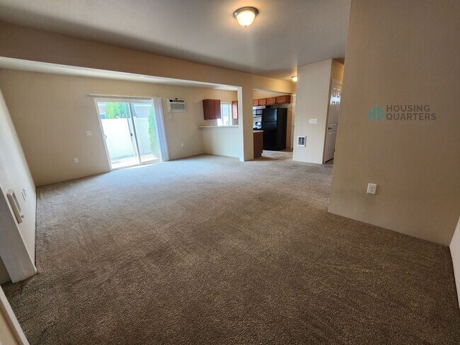 Photo - 5120 E Grace Ave Unidad 5120