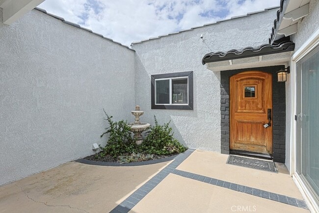 15001 Victoria Ln
