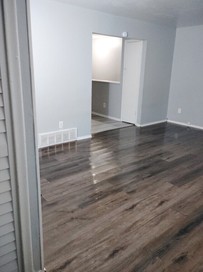 Photo - 5914 Cloverlawn Dr