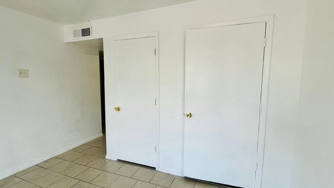 Photo - 8200 Copper Ave NE