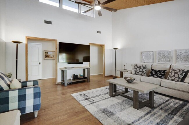 Photo - 568 Sellmeyer Ln Unidad ID1019575P