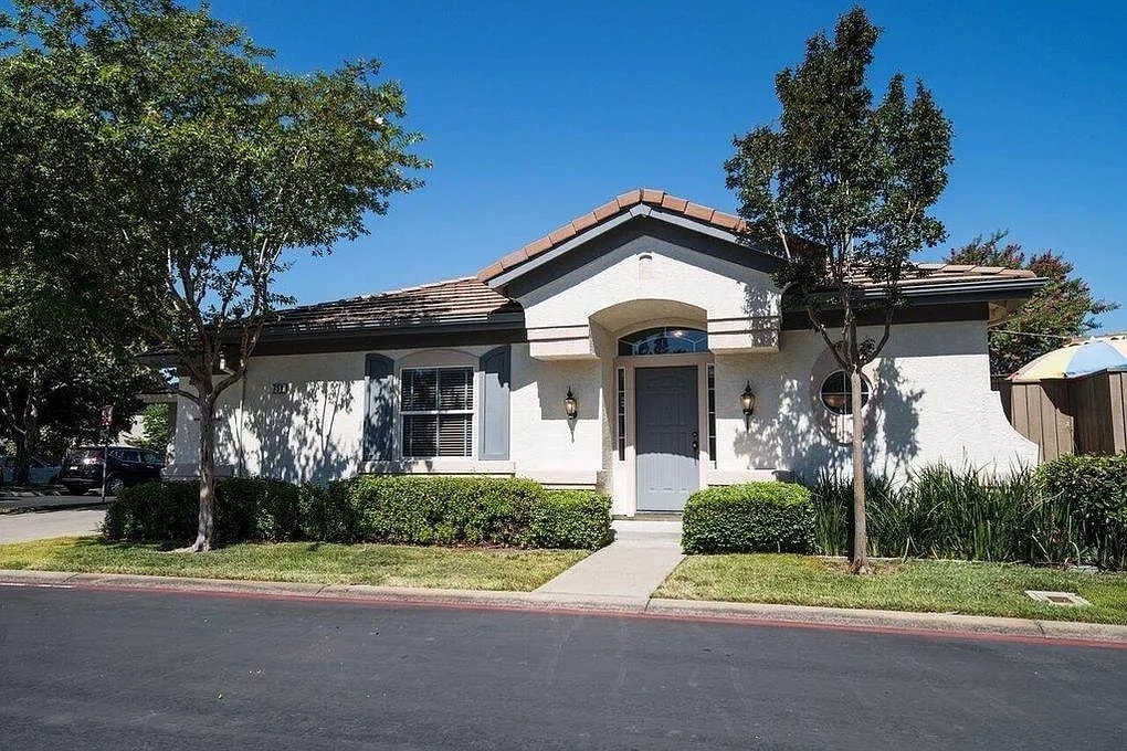 Photo - 751 Silchester Ct House