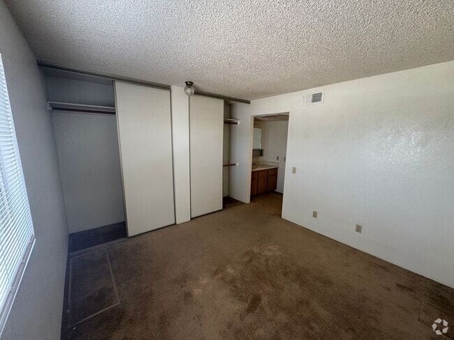 Building Photo - 1 Bedroom Central location with AC!! Rental