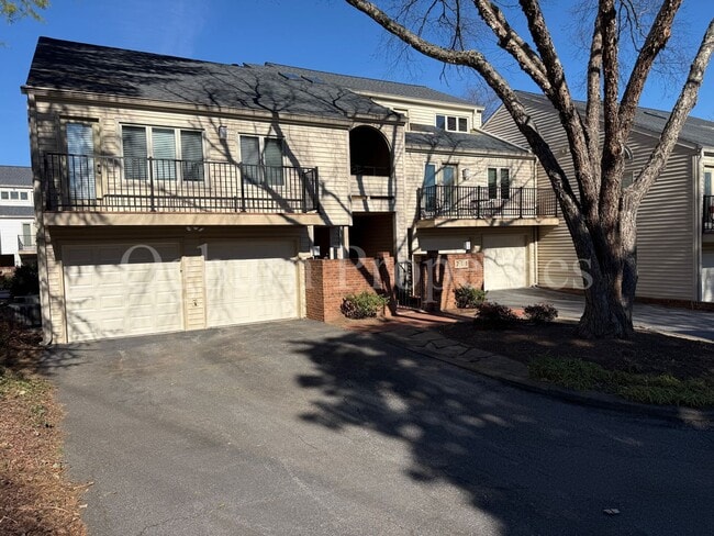 Building Photo - 711-D Marshall St-1BR/1BA Third Floor Condo, Near Old Salem