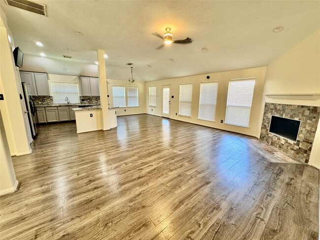 Photo - 7617 Waterlilly Ln