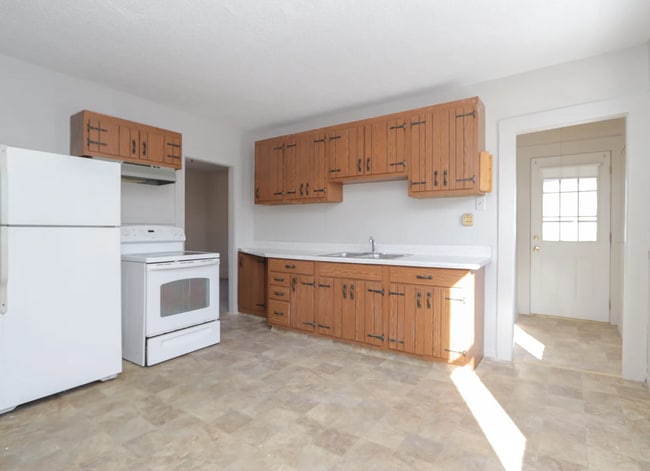 Kitchen - 32 Parker St Unit 2A