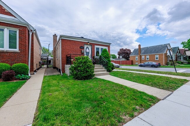 Photo - 5557 S Kildare Ave