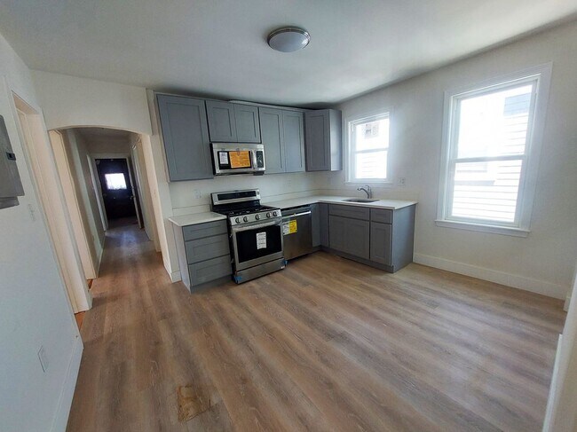 Building Photo - 11 Groveland St Rental
