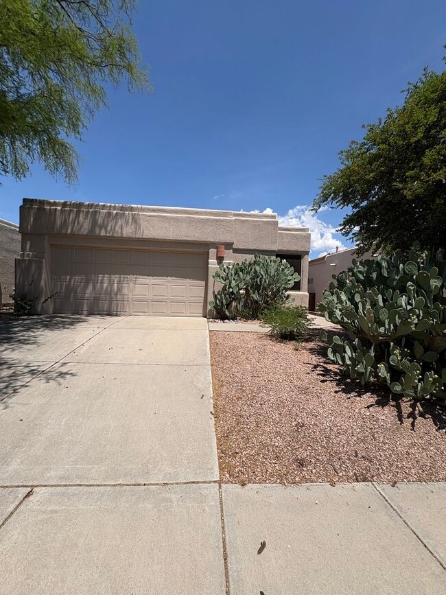 Building Photo - Well Maintained Home in East Side Gated Community- 3Bd-A/C-Community Pools !!